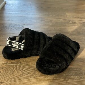 UGG- Women’s Fluff Yeah slides 7.5